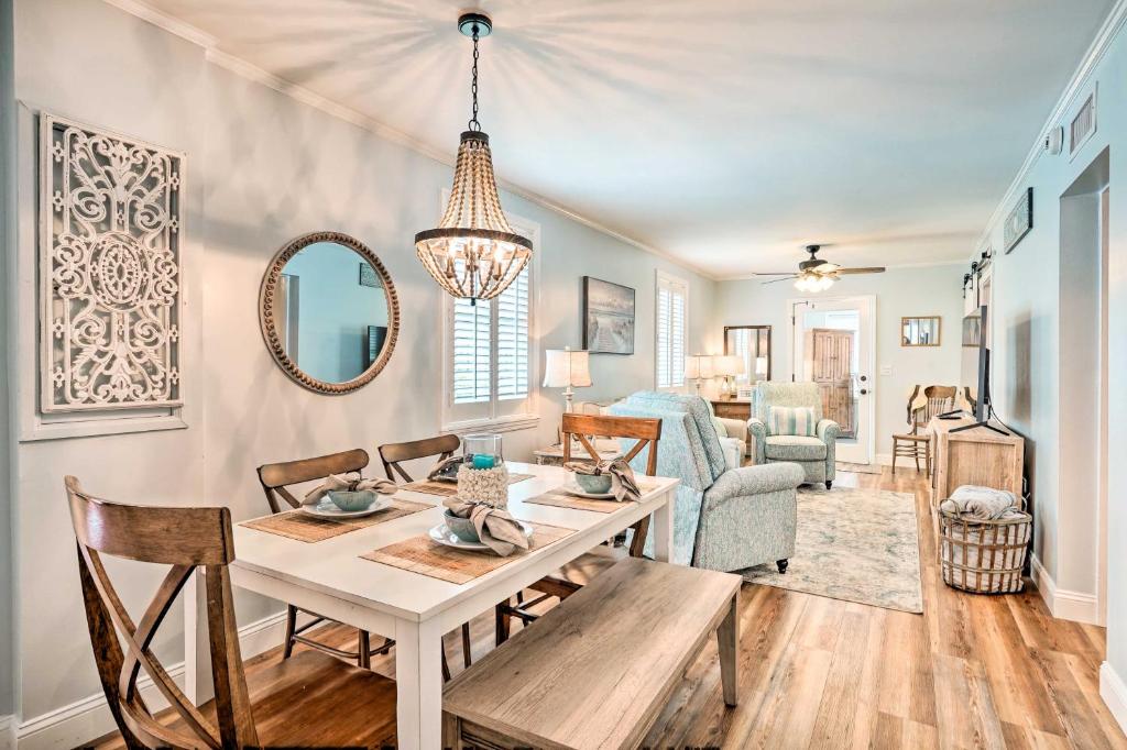 Beachy Isle of Palms Home 1 Block to Coast! photo 3