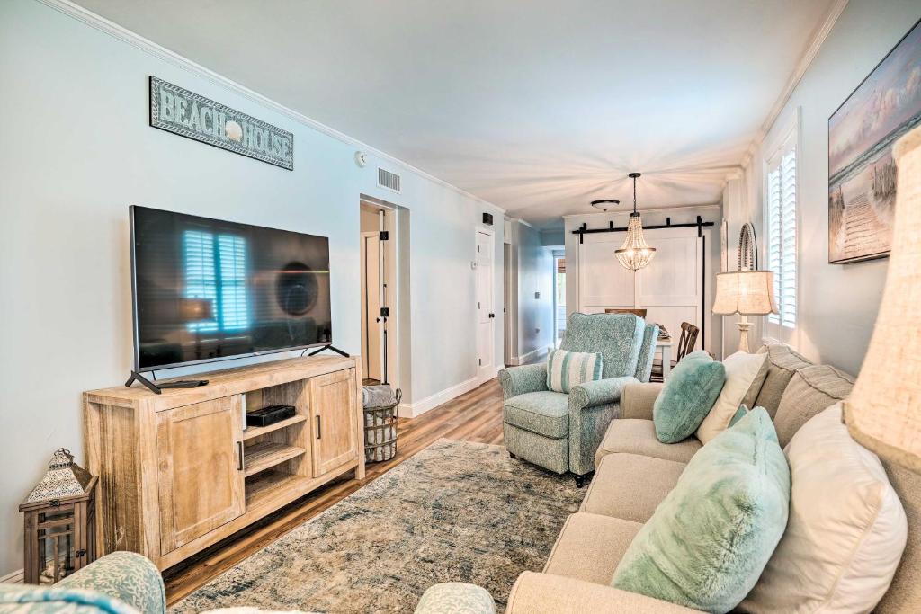 Beachy Isle of Palms Home 1 Block to Coast! photo 4