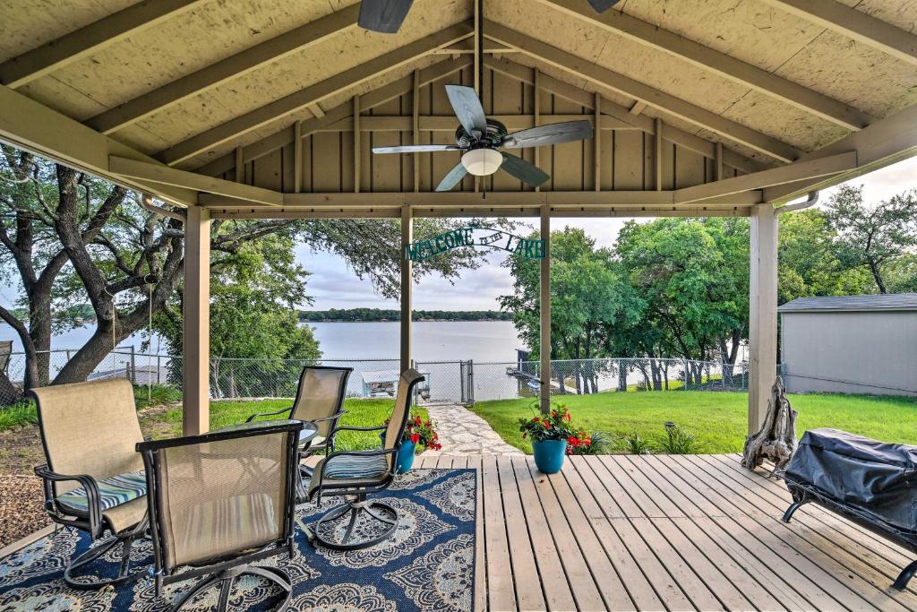 Lakefront Home Less Than 3 Miles to Historic Granbury! photo 1