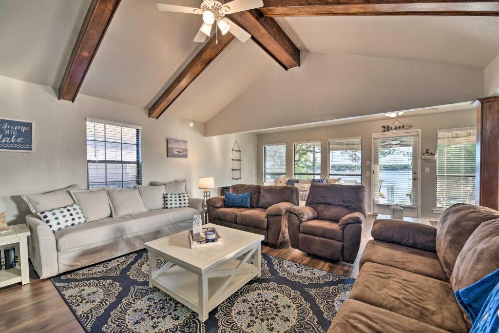 Lakefront Home Less Than 3 Miles to Historic Granbury! photo 2