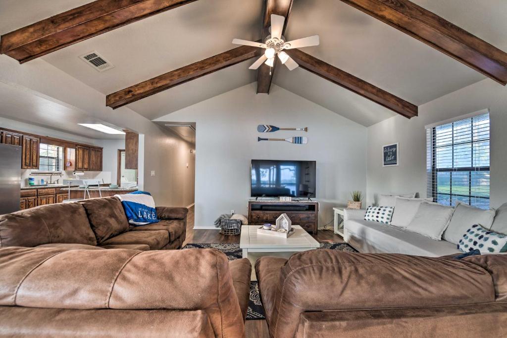 Lakefront Home Less Than 3 Miles to Historic Granbury! photo 3