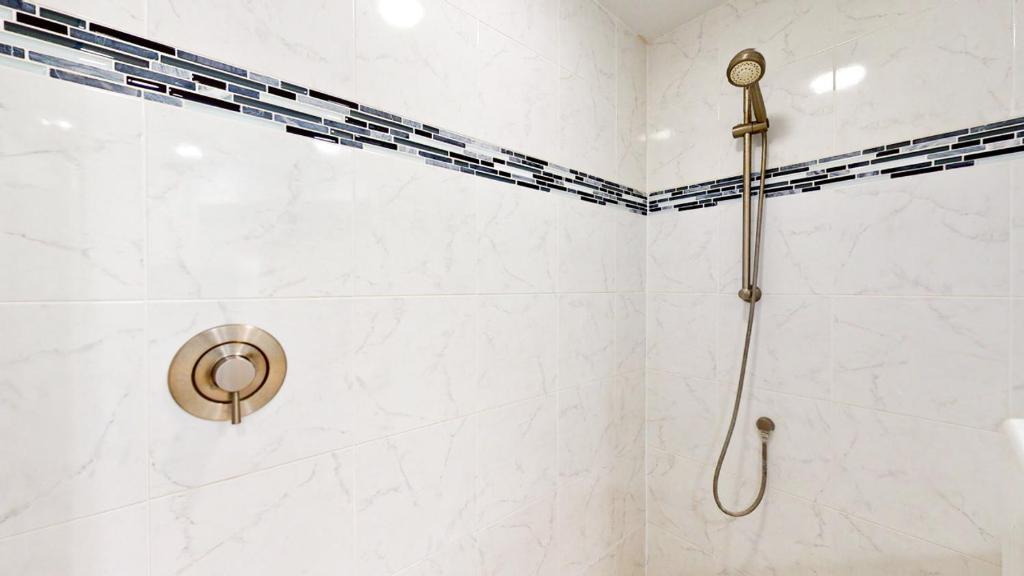 7645 Huntington Villa image