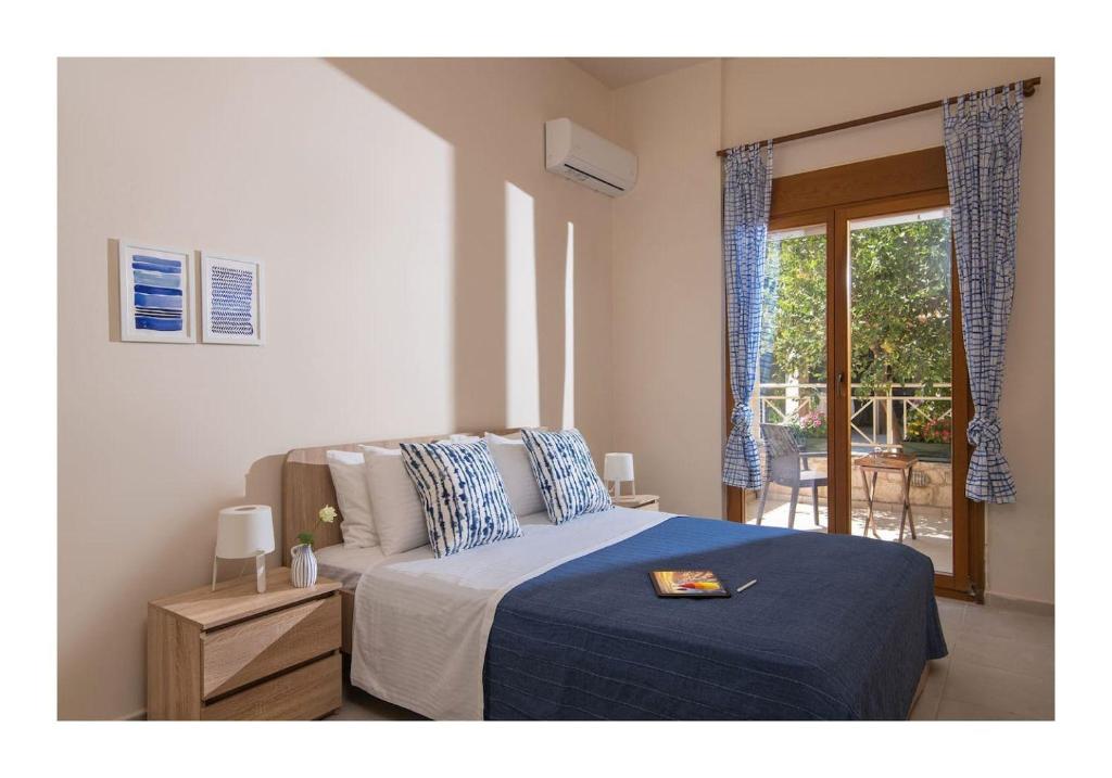 Beachfront Blue apt-Ligaria beach photo 2