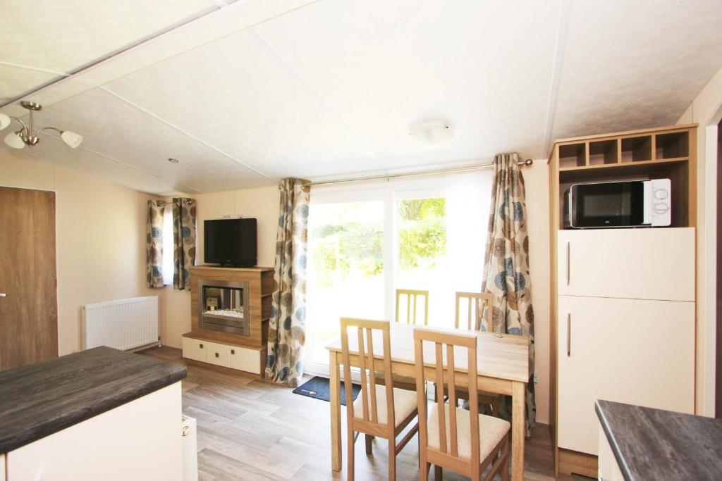 schönes Chalet Tinyhouse in Ostseenähe 13km - sehr ruhige Dorflage photo 4