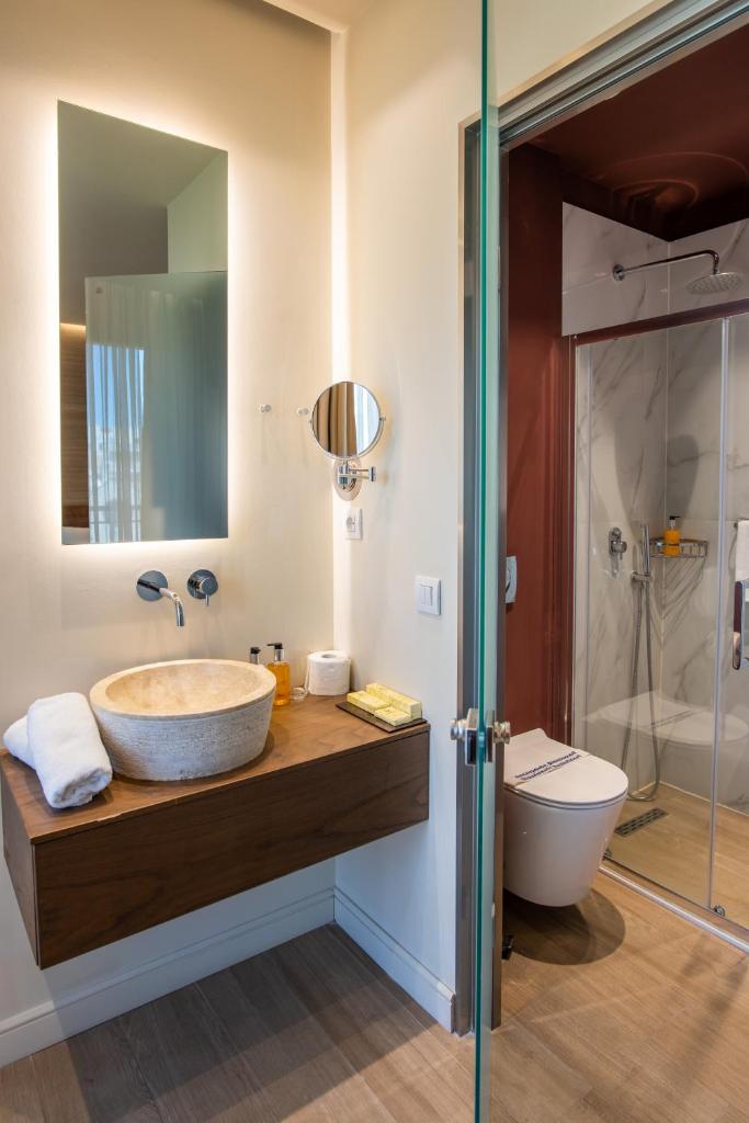 Двухместный (Улучшенный номер с балконом и видом на город), Metropole Urban Hotel