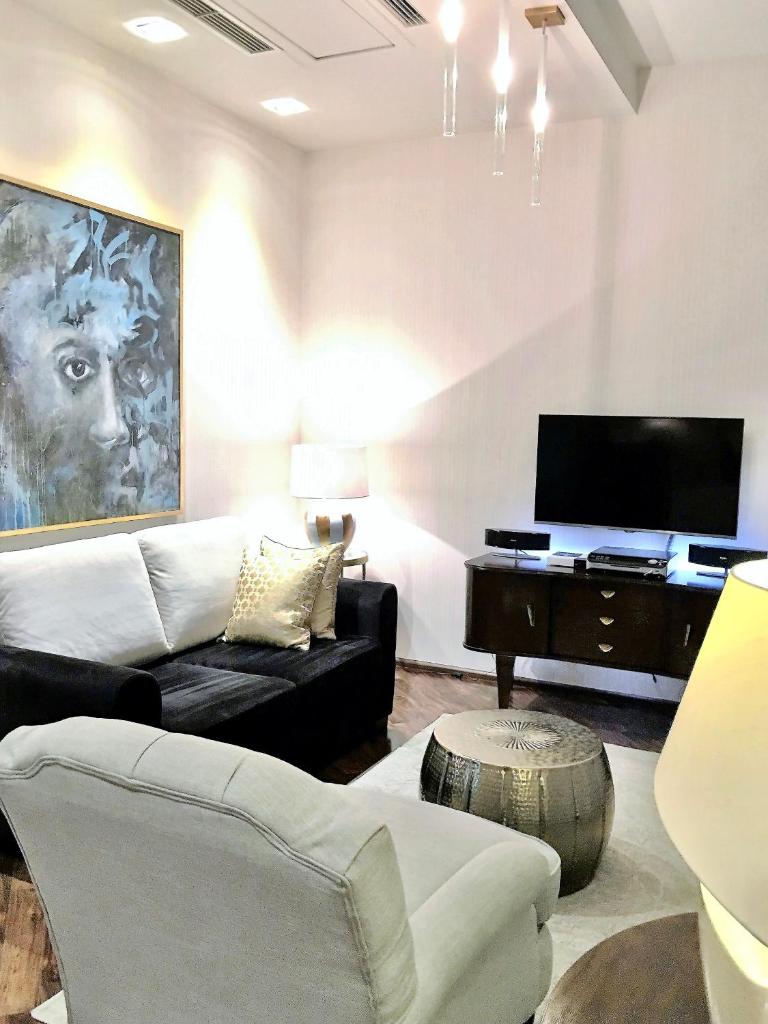 Сьюит (Роскошный люкс с 2 спальнями и видом на Старый город - 70 кв. м), Luxury Apartments Mondrian Market Square I