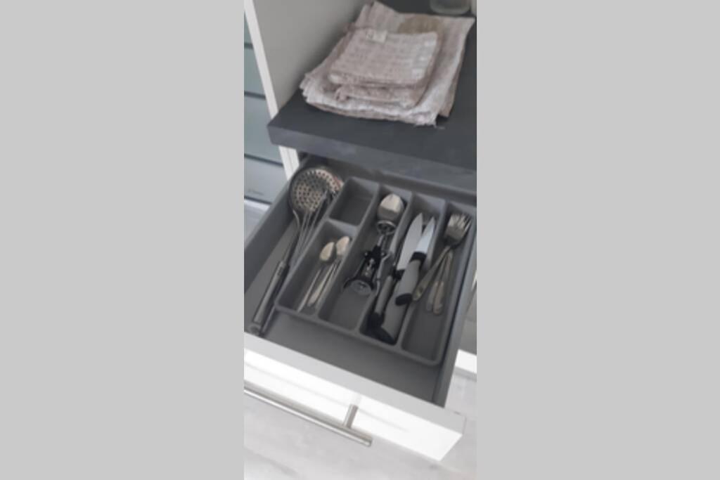 Elbeuf etg1 droite Sweet Home Netflix wifi photo 1