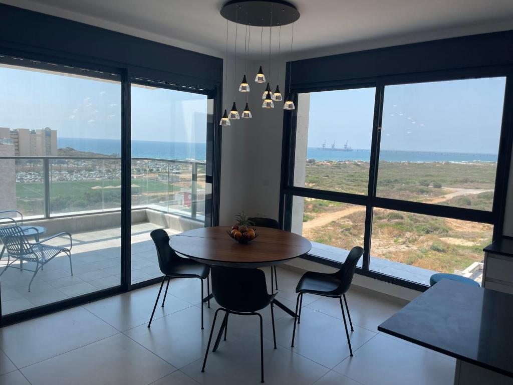 #דירת יוקרה על הים Seabreeze Beach Apartment# photo 1