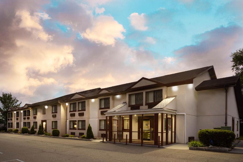FairBridge Inn Express Nyack image