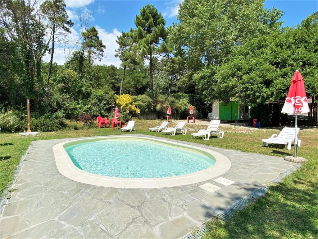 Belvilla by OYO Lovely bungalow with a shared pool photo 1
