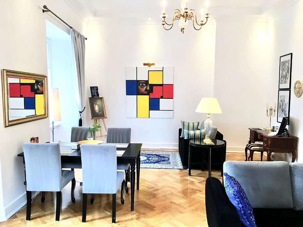 Сьюит (Роскошный люкс с видом на Рыночную площадь), Luxury Apartments Mondrian Castle Square