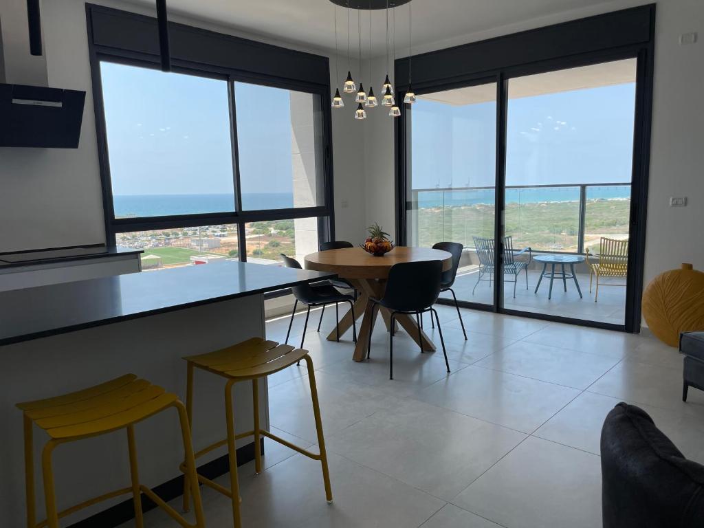 #דירת יוקרה על הים Bluewave Beach Apartment# photo 1