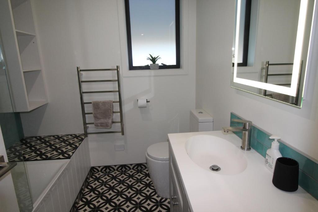 Hawea Mountain cottage photo 4