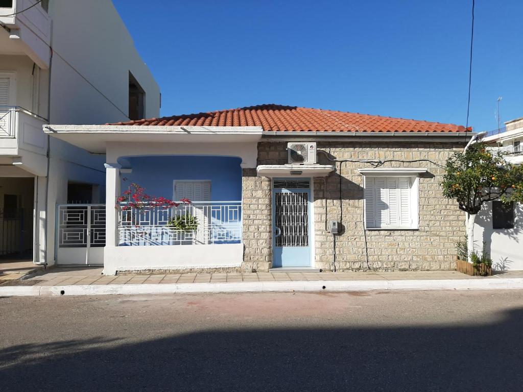 ΑΝΑΚΑΙΝΙΣΜΕΝΗ ΜΟΝΟΚΑΤΟΙΚΙΑ 125 τμ ΣΤΟ ΚΕΝΤΡΟ ΜΕ ΚΗΠΟ photo 1