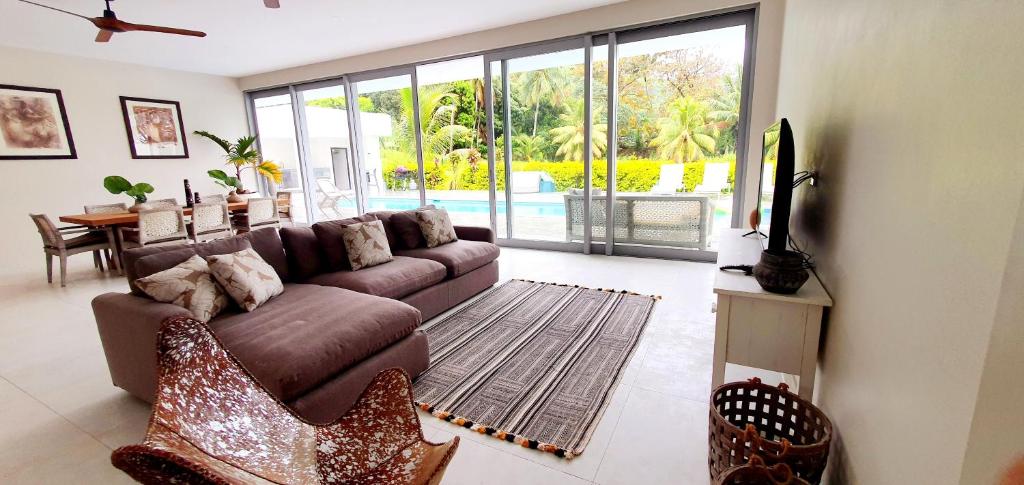 Mama Taras Luxury Villa photo 4