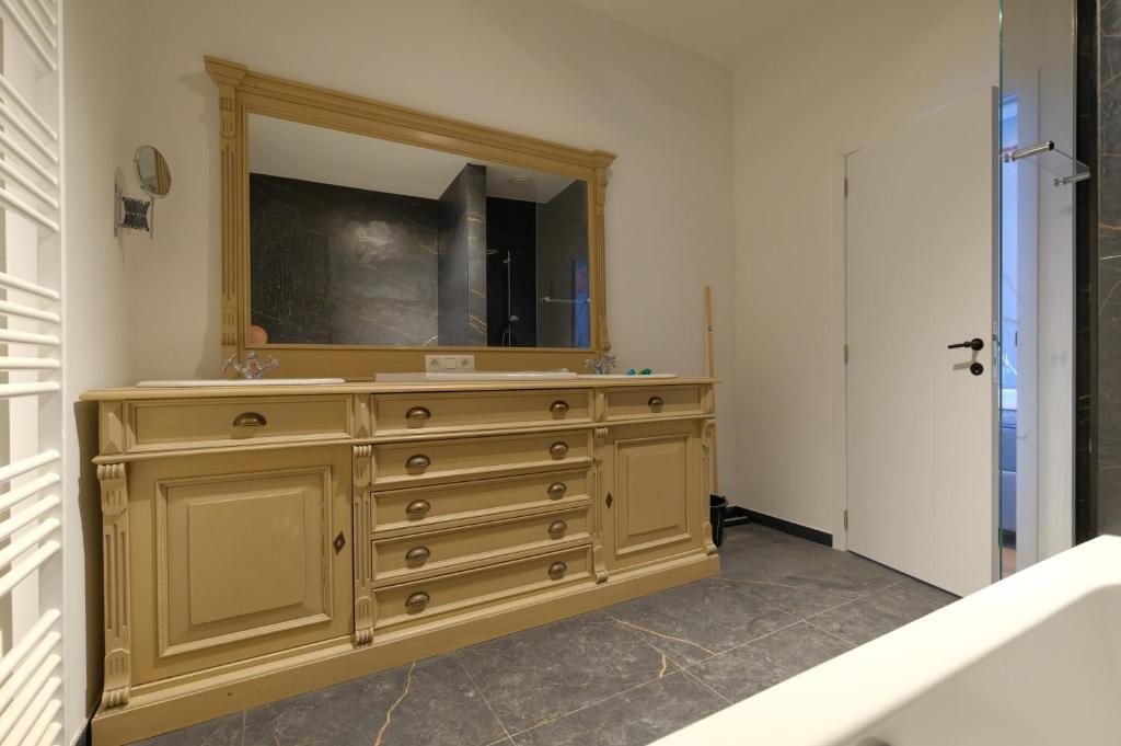 La Maison de la Duchesse de la Vallière - Chambre Rosaline - Parking privé gratuit photo 4