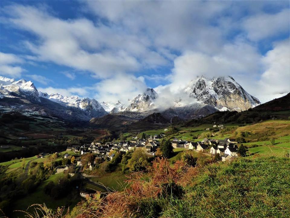 Grand gite a la montagne Lescun 64, Vallee d'Aspe ,loue du samedi au samedi