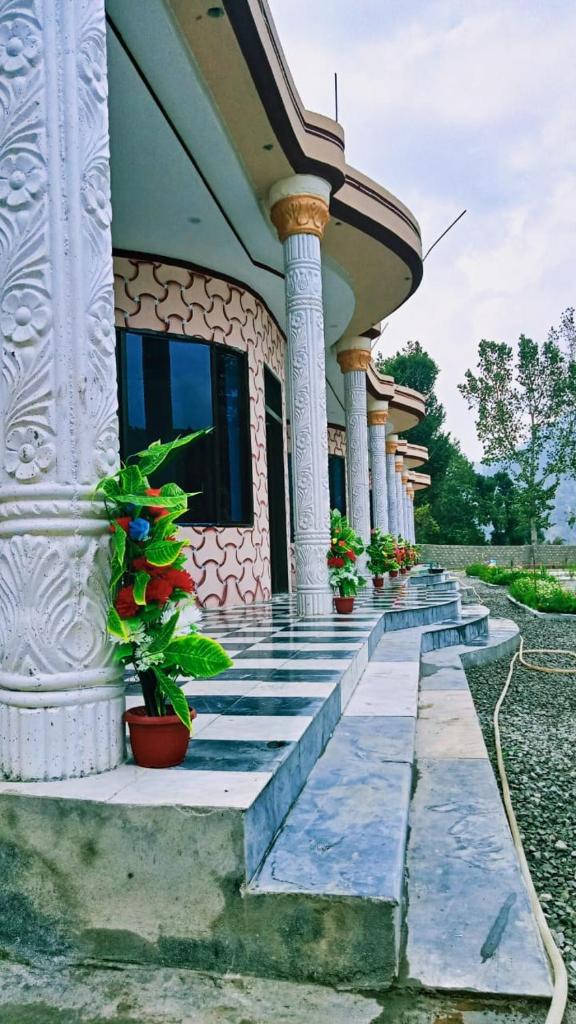 Hill Top Hotel, Kalam
