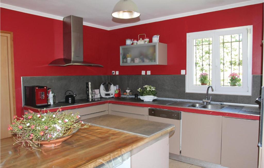 Stunning Home In Les Angles With 3 Bedrooms, Wifi And Outdoor Swimming Pool photo 4