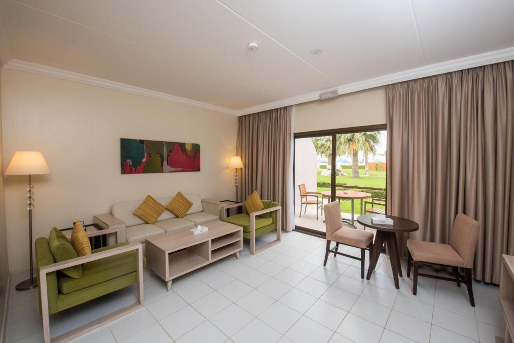 Сьюит (Представительский люкс), Курортный отель Bin Majid Beach Resort
