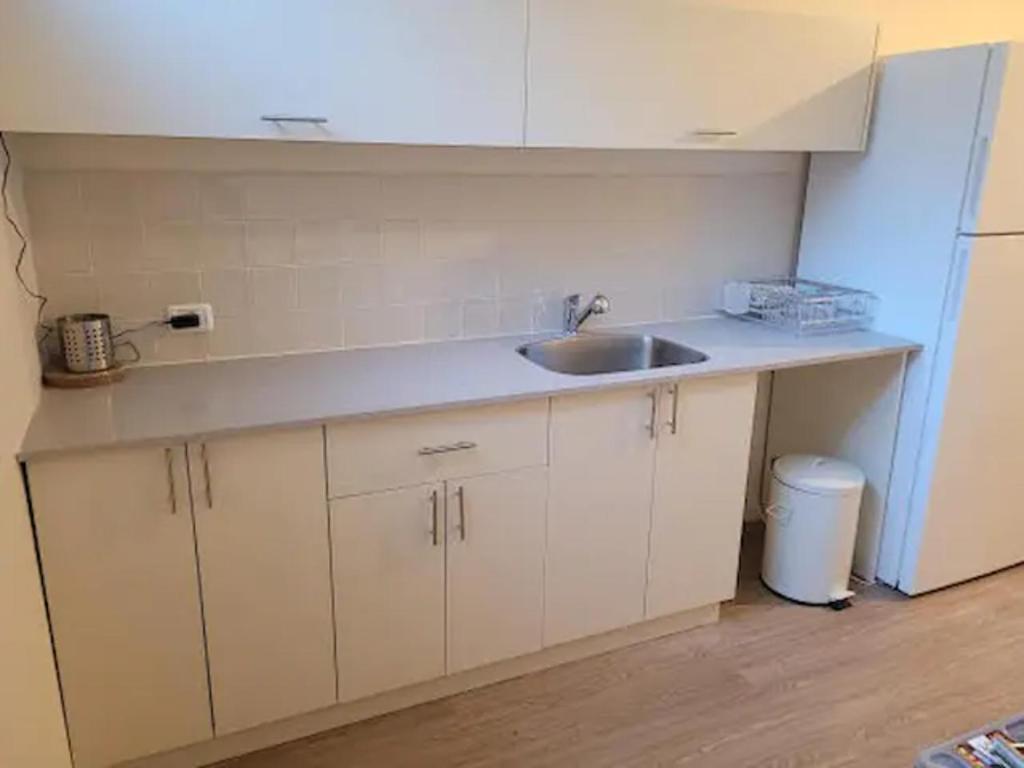 Charming modern country unit for rent photo 3
