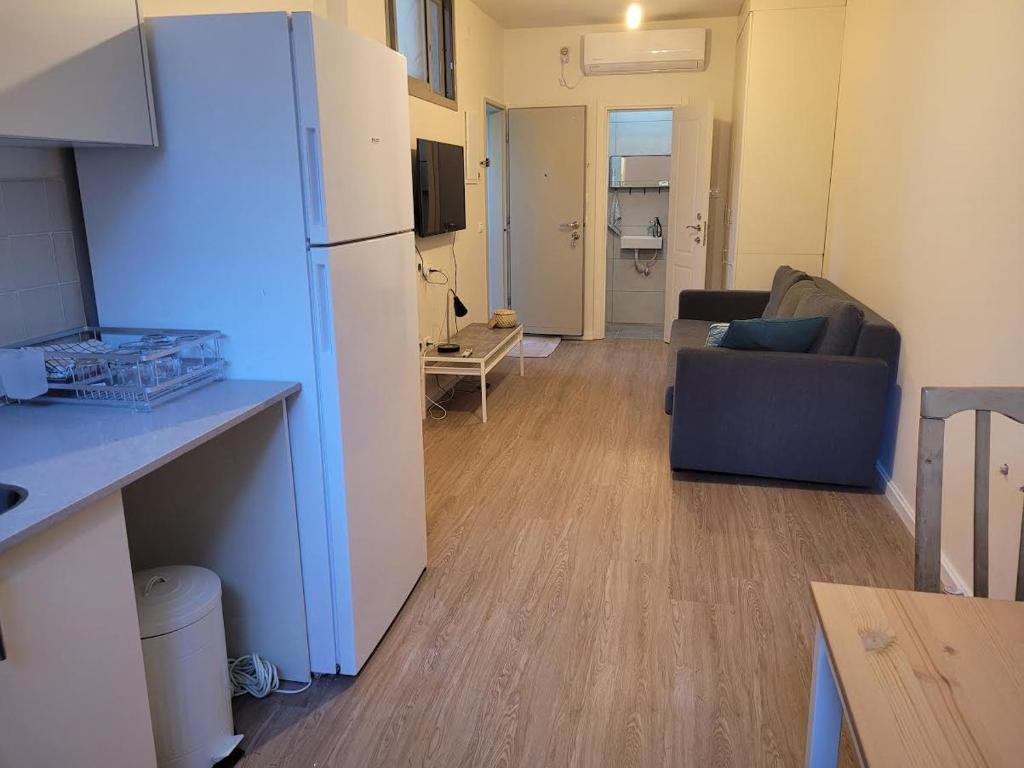 Charming modern country unit for rent photo 4