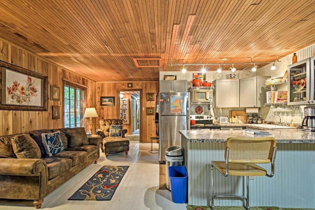 Pet-Friendly One Crow Cottage in Harbor Springs! photo 2