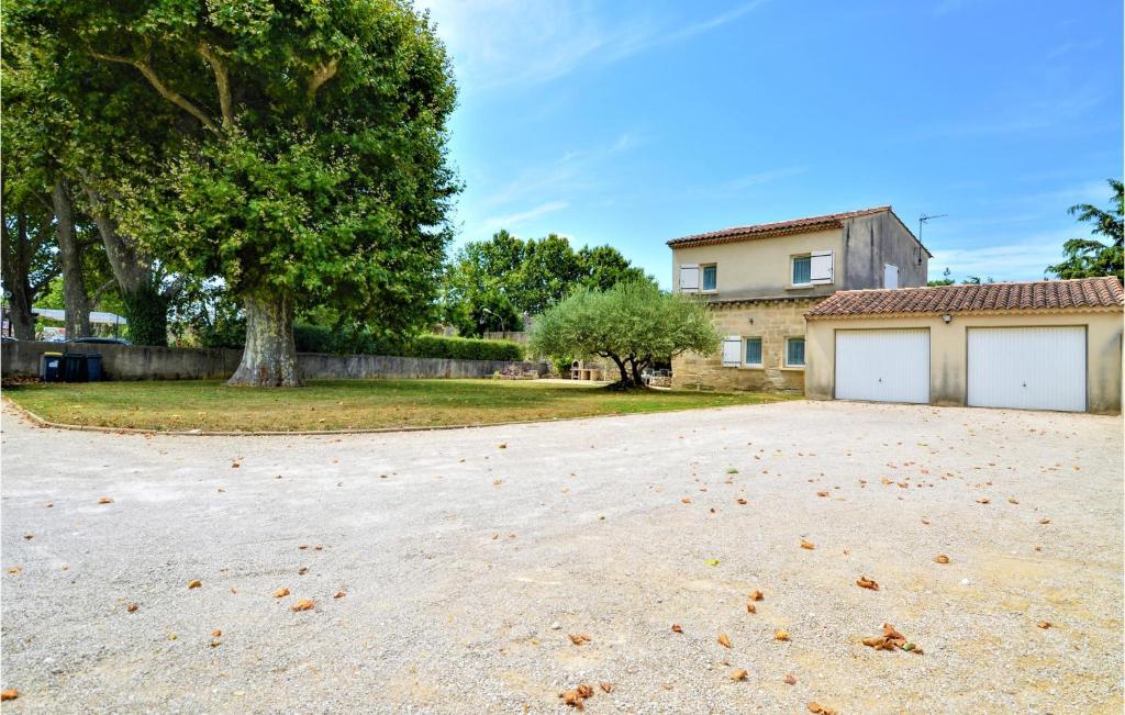 Beautiful Home In Aramon With 3 Bedrooms And Wifi