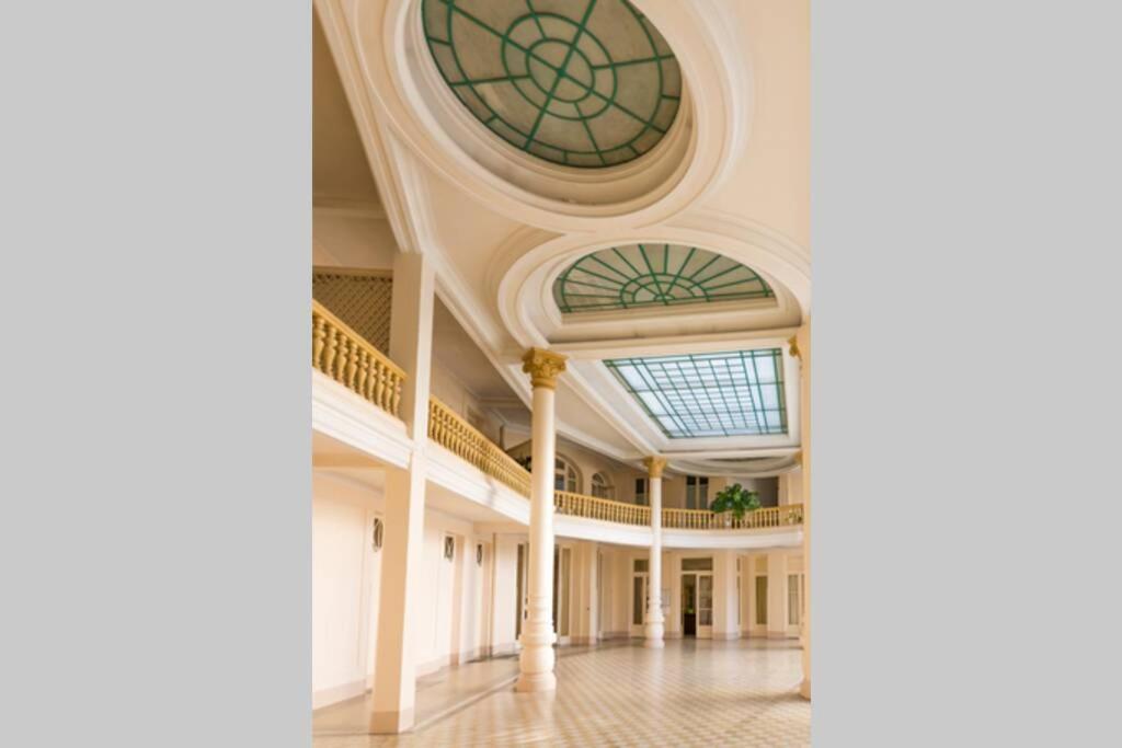 Аpartements in the historical center df Vichy,hotel Imperial. photo 3