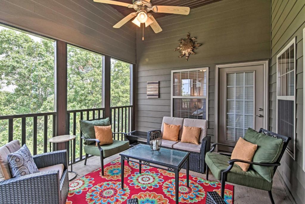 Expansive Townhome with Game Room and Community Pool photo 2