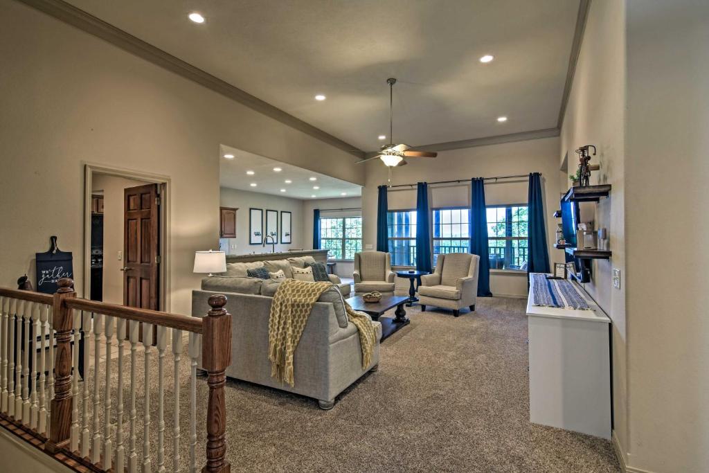 Expansive Townhome with Game Room and Community Pool photo 3