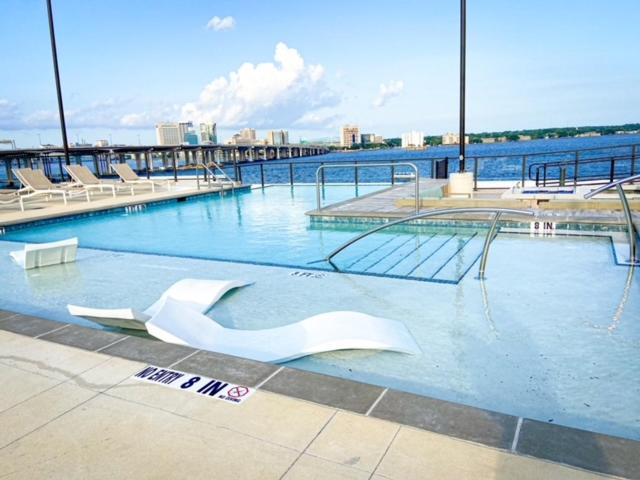 Upscale Condo Full Kitchen Balcony Rooftop Pool photo 1