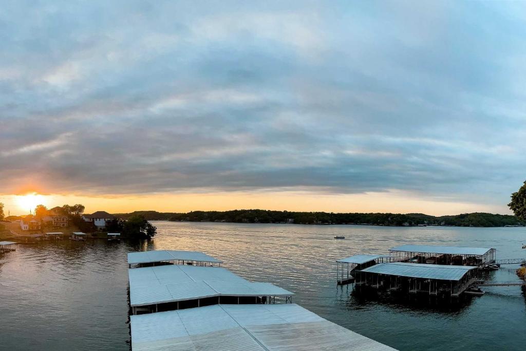 Waterfront Condo with 2 Pools and Boat Slip! photo 1
