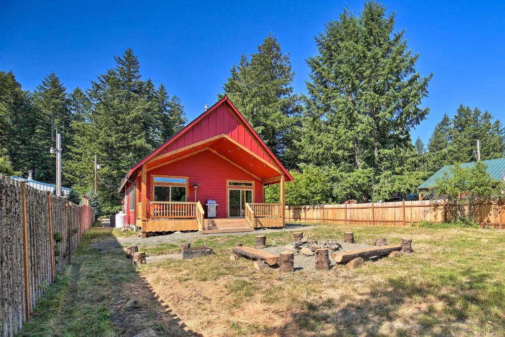 Rustic Cabin Near Mt Rainier Fire Pit and BBQ! photo 3