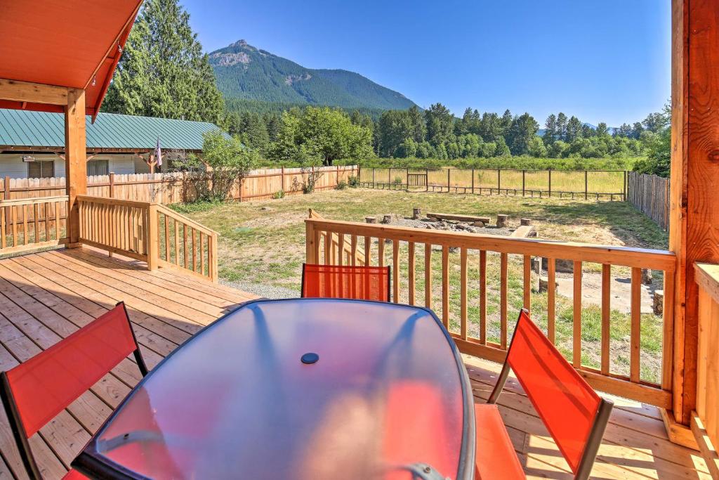 Rustic Cabin Near Mt Rainier Fire Pit and BBQ! photo 4