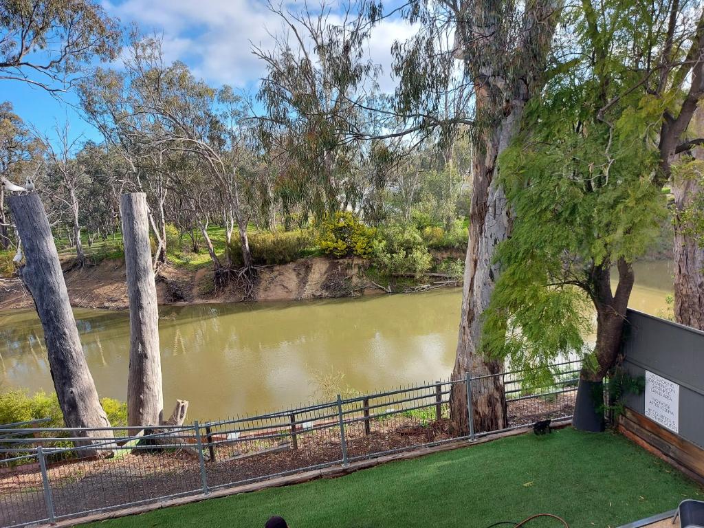 Adelphi Apartment 6 Riverview 2 BDRM or 6A King Studio Riverview both with balconies photo 2