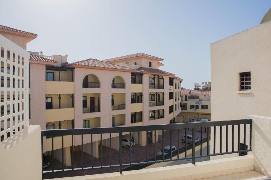 One bedroom apartment in Paphos in good location photo 1