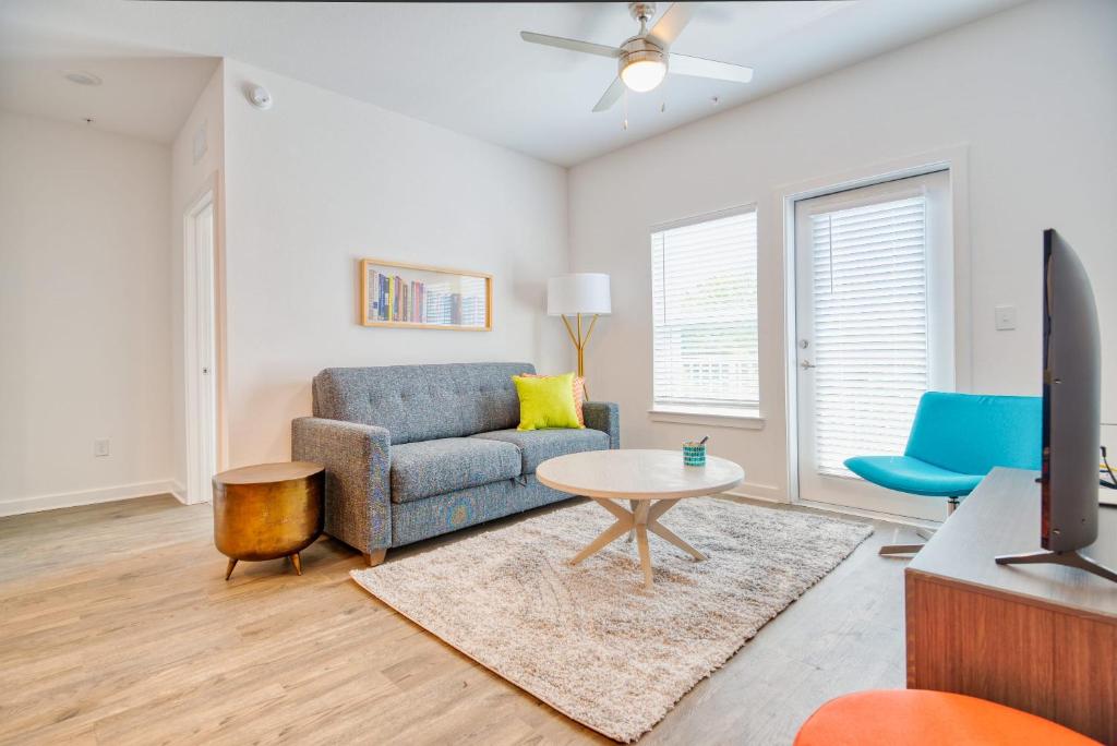 Deluxe One Bedroom Apartment image