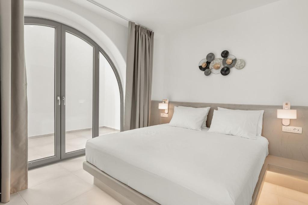 Oyster Luxury Suites - Tap to explore photos