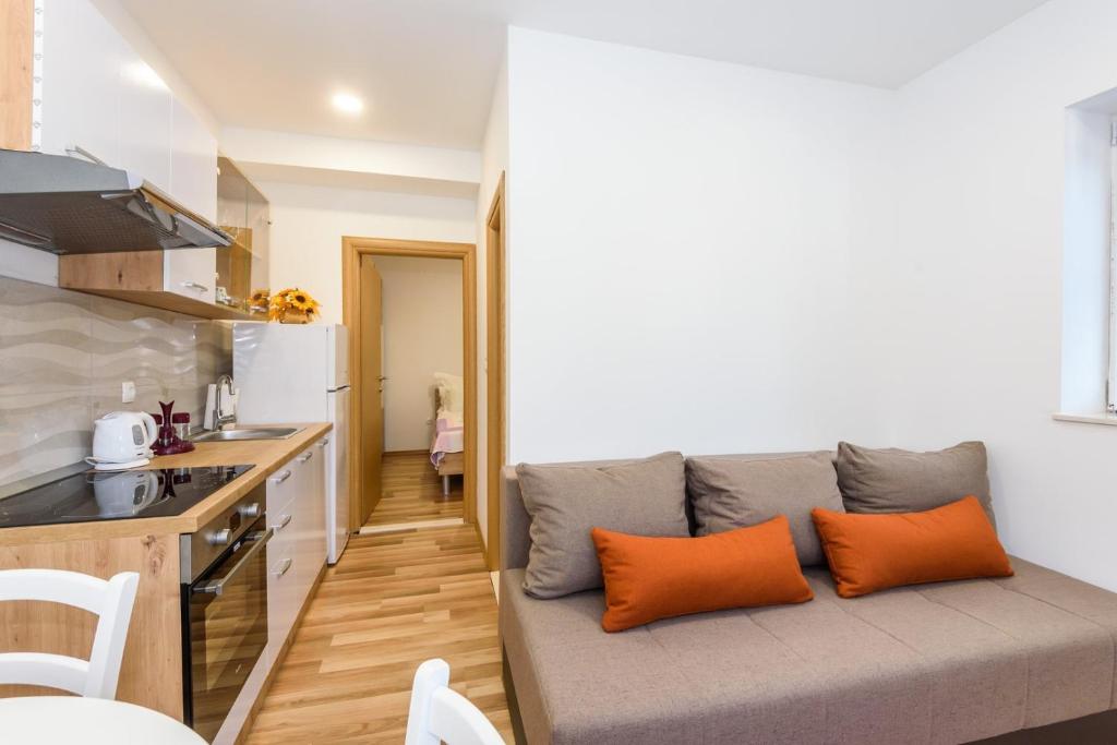 Apartment Đego near Ploce, riverfront, parking photo 3
