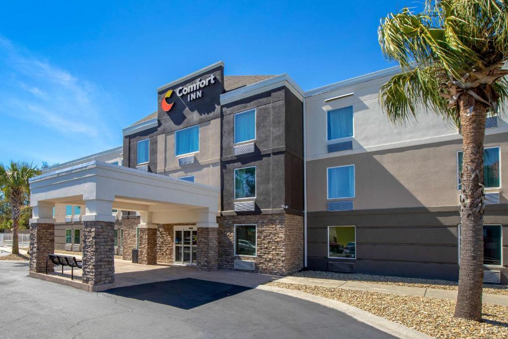 Comfort Inn N Myrtle Beach Barefoot Landing photo 1