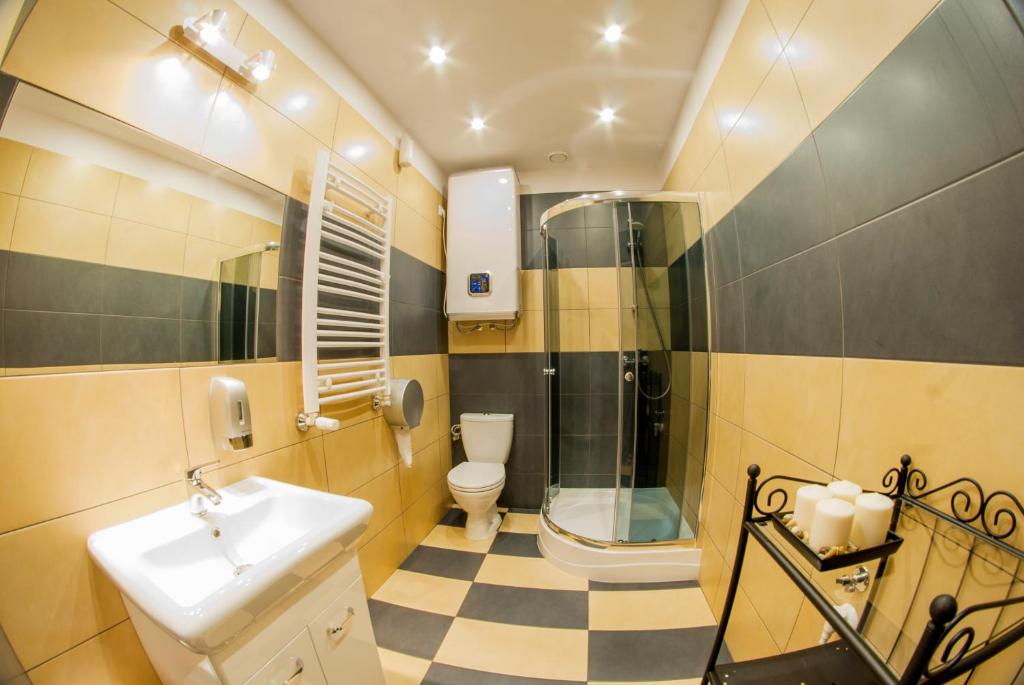 Апартаменты (Апартаменты с 1 спальней и собственной ванной комнатой), Dizzy Daisy Hostel