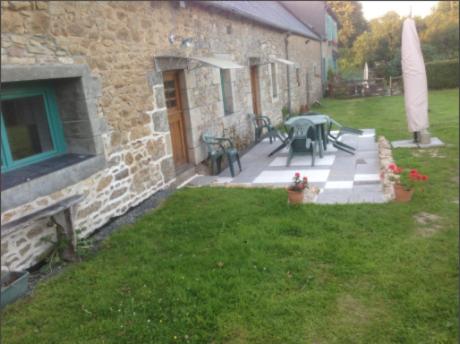 Captivating 2-Bed House with log burner in Kerien