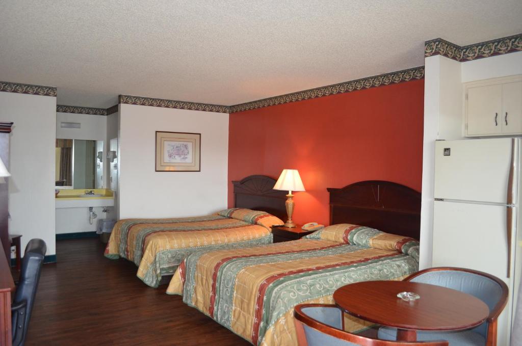 Granbury Inn and Suites photo 2
