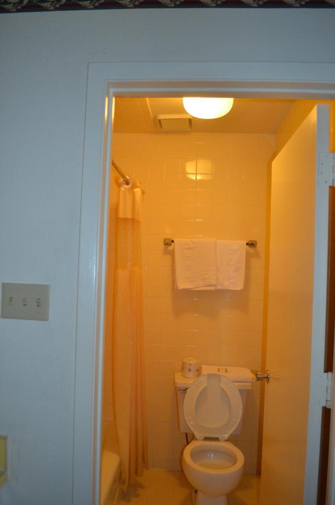 Granbury Inn and Suites photo 3