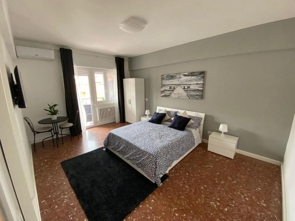 YTHA HOUSSE ROMA CENTRO Room Type - Deluxe Double Room with Extra Bed