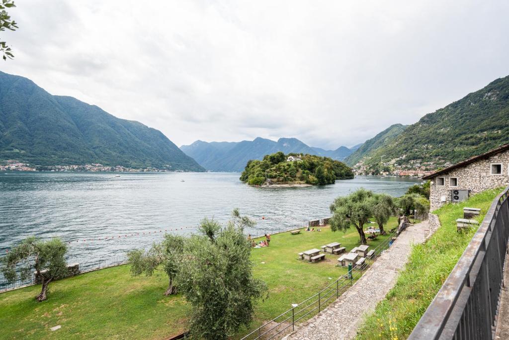 Lake Como Studio with Balcony and Private Parking photo 4