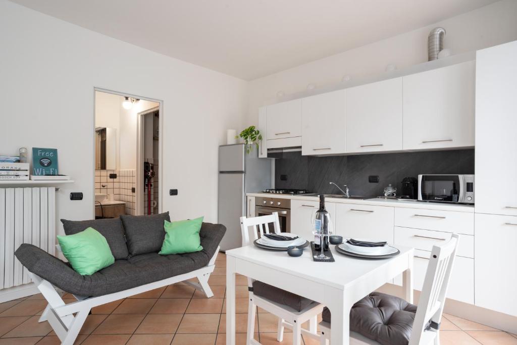 Lake Como Studio with Balcony and Private Parking photo 2