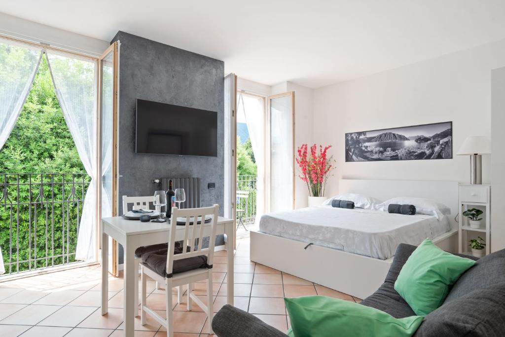 Lake Como Studio with Balcony and Private Parking photo 1