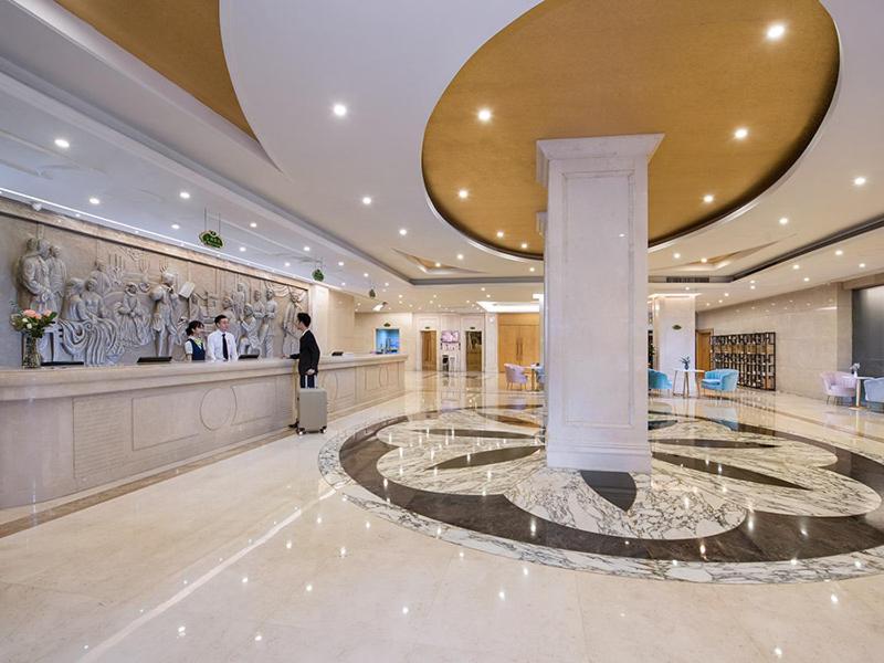 Vienna International Hotel Zhuhai Golden Phoenix photo 1
